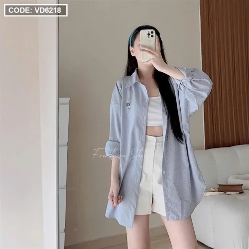 sét sơ mi kẻ sọc logo + crop 2 dây trắng+ short kaki trắng