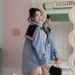 Sét sơ mi kẻ sọc xanh choàng cổ viền + short trắng