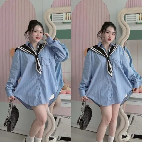 Sét sơ mi kẻ sọc xanh choàng cổ viền + short trắng