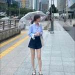 Sét sơ mi kẻ sọc xanh viền cổ tay trắng + short jean