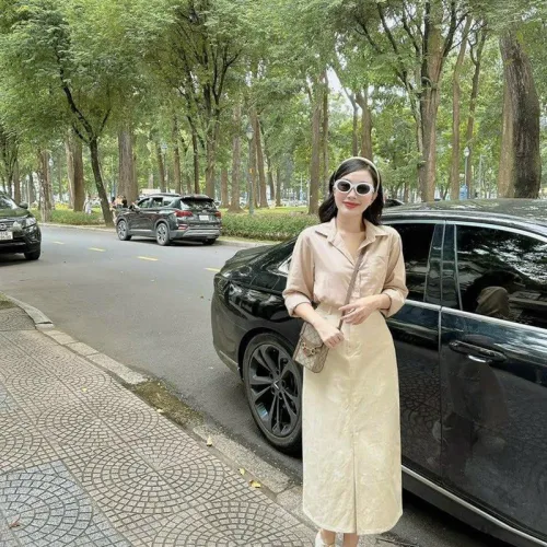 Sét sơ mi nude + chân váy midi xẻ