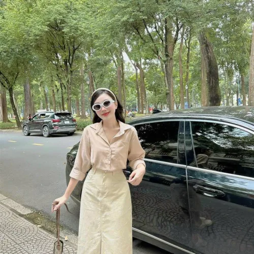 Sét sơ mi nude + chân váy midi xẻ