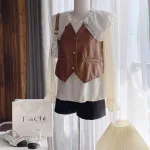 Sét sơ mi nude cổ sen + ghi lê nâu da + short đen