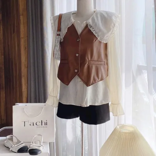 Sét sơ mi nude cổ sen + ghi lê nâu da + short đen