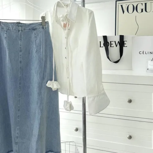 Sét sơ mi trắng chocker cổ + chân váy midi jean