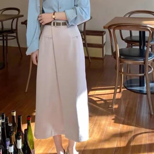 Sét sơ mi xanh + chân váy midi nude kèm nịt