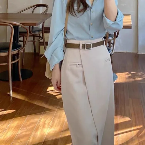 Sét sơ mi xanh + chân váy midi nude kèm nịt