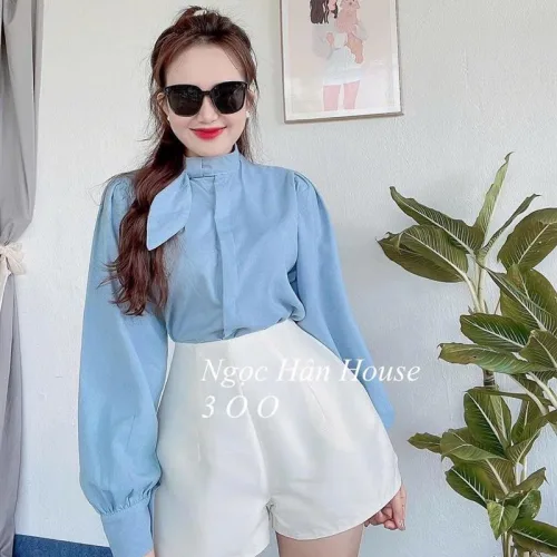 Sét sơ mi xanh nơ cổ kèm crop yếm gân xám + short trắng