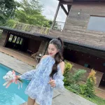 Sét voan hoa xanh cổ yếm khoét vai + short trắng