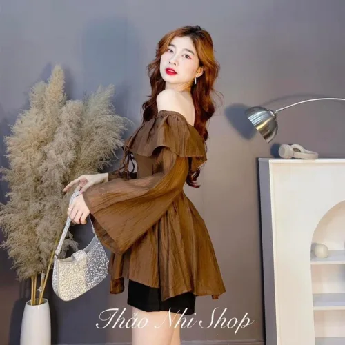 Sét voan nâu trễ vai tay loe + short đen