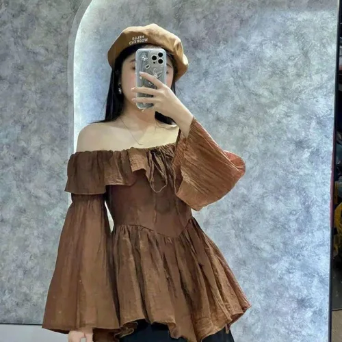 Sét voan nâu trễ vai tay loe + short đen