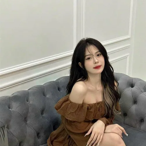 Sét voan nâu trễ vai tay loe + short đen