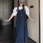 Sét yếm jean midi thắt eo + crop pull trắng