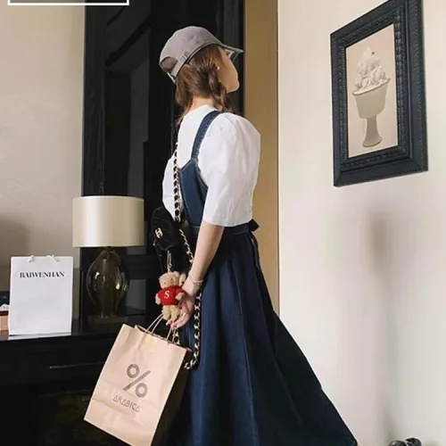 Sét yếm jean midi thắt eo + crop pull trắng