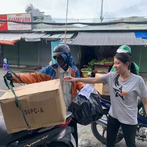 Sỉ lấy lộn xộn từ 10 sản phẩm thôi ạ.