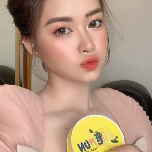 Siêng năng kiên trì dùng Body Lemon một chút mỗi ngày để có làn da trắng mịn