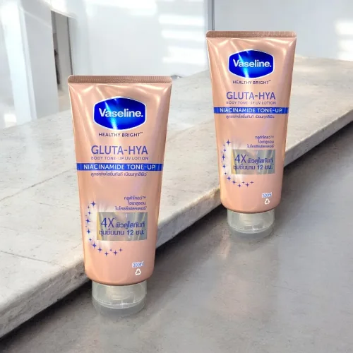 Sữa Dưỡng Thể Vaseline 4X Gluta-Hya Niacinamide Tone Up 300ml (Hàng nhập khẩu có tem phụ)