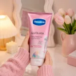 Sữa Dưỡng Thể Vaseline 70X Màu Hồng 300ml (Hàng nhập khẩu có tem phụ) - Phiên Bản Mới