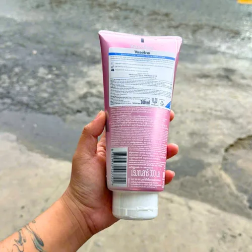 Sữa Dưỡng Thể Vaseline 70X Màu Hồng 300ml (Hàng nhập khẩu có tem phụ) - Phiên Bản Mới