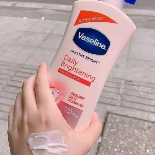 Sữa Dưỡng Thể Vaseline Healthy Bright Daily Brightening Even Tone Lotion 725ml