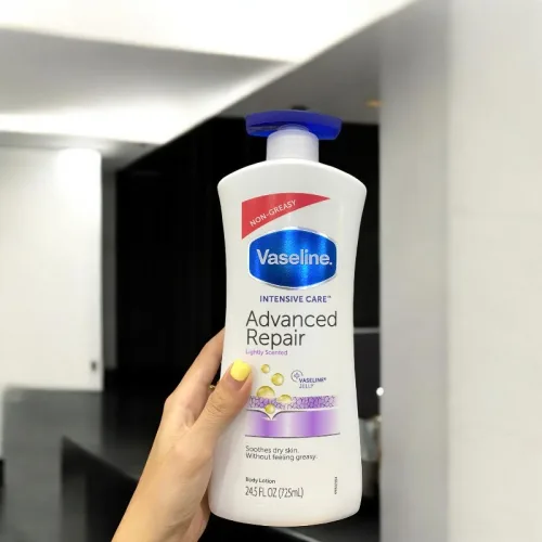 Sữa Dưỡng Thể Vaseline Intensive Care Advanced Repair Màu Trắng 725ml - Hàng Xách Tay