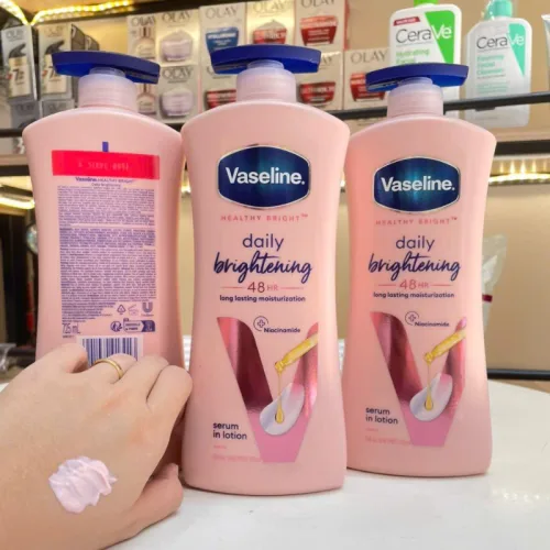 Sữa Dưỡng Thể Vaseline Intensive Care Daily Brightening 725ml