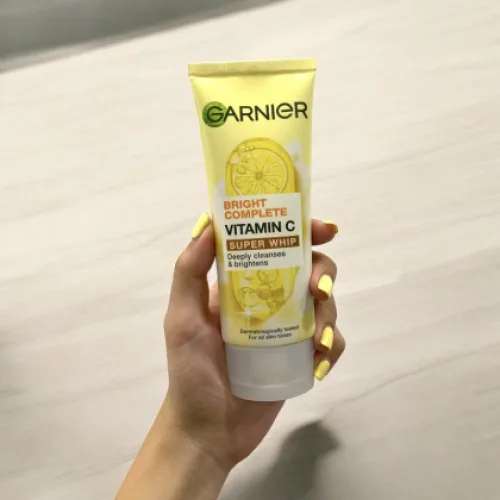 Sữa Rửa Mặt  Garnier Bright Complete Vitamin C Super Whip 100ml