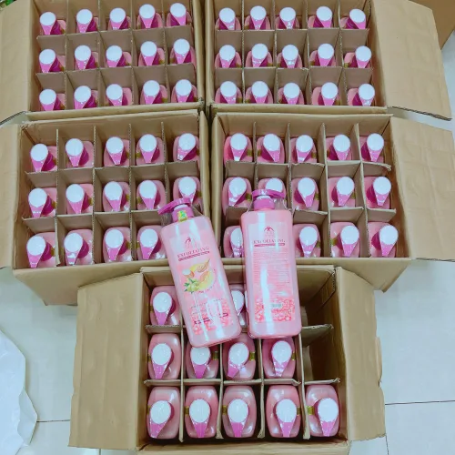Sữa Tắm Cho Nữ Tẩy Tế Bào Da Chết Charme Exfoliating Hạt Hạnh Nhân Hương Nước Hoa Pháp 900ml