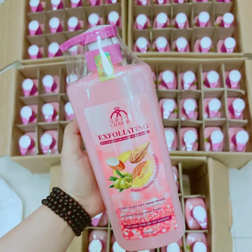 Sữa Tắm Cho Nữ Tẩy Tế Bào Da Chết Charme Exfoliating Hạt Hạnh Nhân Hương Nước Hoa Pháp 900ml