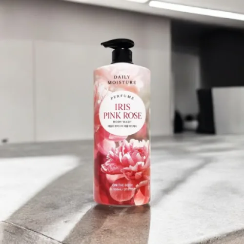 Sữa Tắm Hương Nước Hoa On The Body Daily Moisture Perfume Iris Pink Rose Body Wash Lưu Hương 24H 1100ML