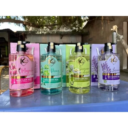 Sữa Tắm Kina Hương Nước Hoa Oải Hương 900ml - Hỗ Trợ Cấp Ẩm Dưỡng Sáng Da Mịn Màng - Tặng Kèm 1 Bông Tắm