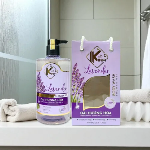 Sữa Tắm Kina Hương Nước Hoa Oải Hương 900ml - Hỗ Trợ Cấp Ẩm Dưỡng Sáng Da Mịn Màng - Tặng Kèm 1 Bông Tắm