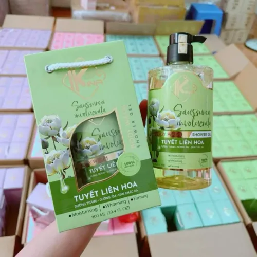 Sữa Tắm Kina Hương Nước Hoa Tuyết Liên 900ml - Hỗ Trợ Cấp Ẩm Dưỡng Sáng Da Mịn Màng - Tặng Kèm 1 Bông Tắm