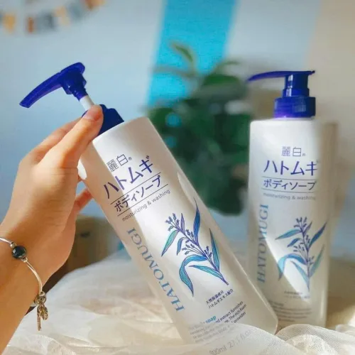 Sữa tắm ý dĩ Hatomugi  800ml của Nhật Bản