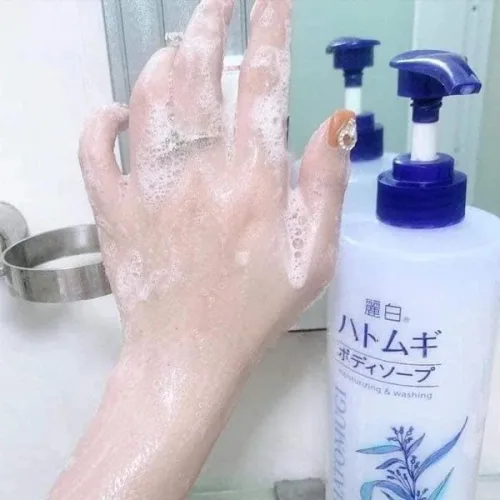 Sữa Tắm Ý Dĩ Hatomugi Moisturizing Washing 800ml