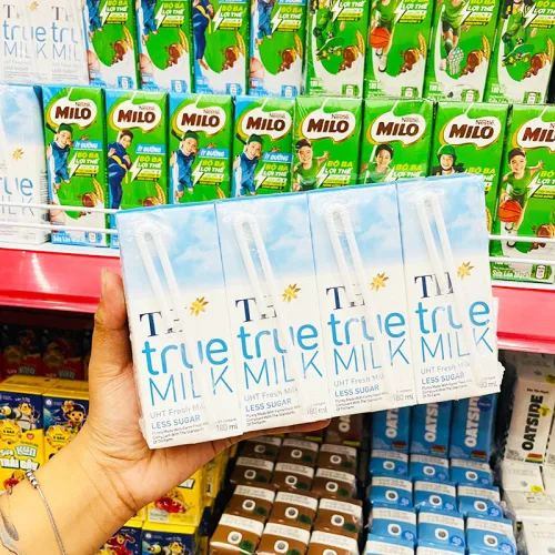 Sữa Tươi Tiệt Trùng Ít Đường TH True Milk Lốc 4 Hộp Lớn (180ml/Hộp)