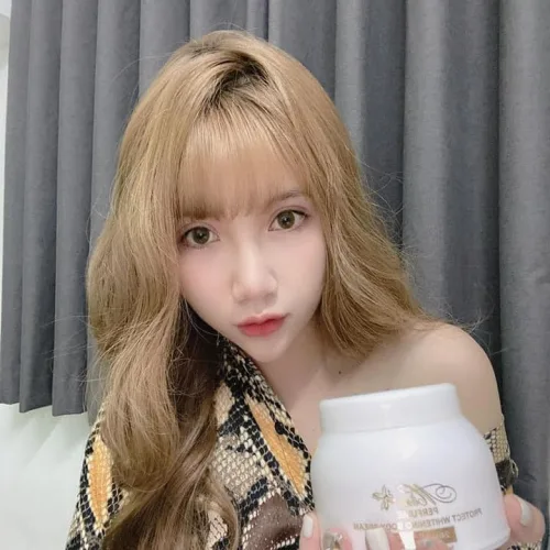 Từ ngày có em Kem Body này đỡ tiền nước hoa lắm mọi người