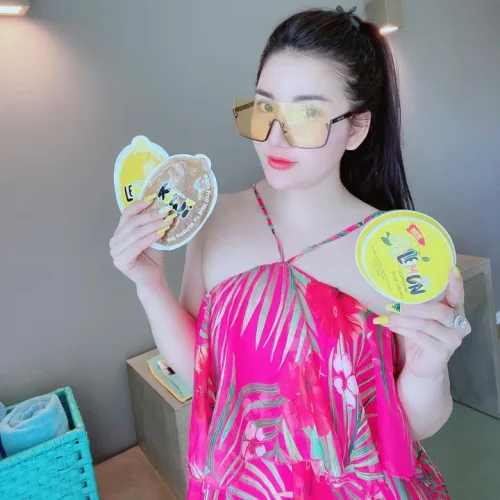 Vẫn là siêu phẩm – mỏng mượt như nước – mịn màng như băng của Kem Body Lemon!