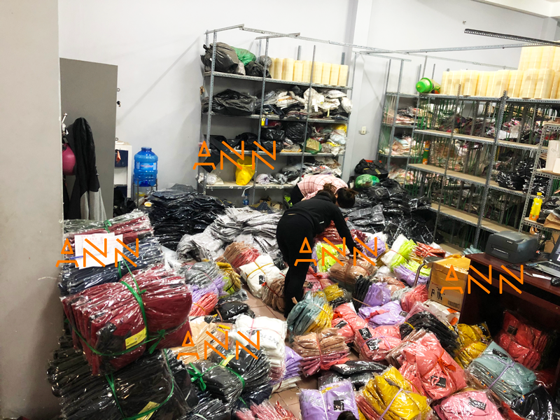 Chuyên sỉ quần áo Quảng Châu và VNXK với hơn 80.000 sản phẩm có sẵn